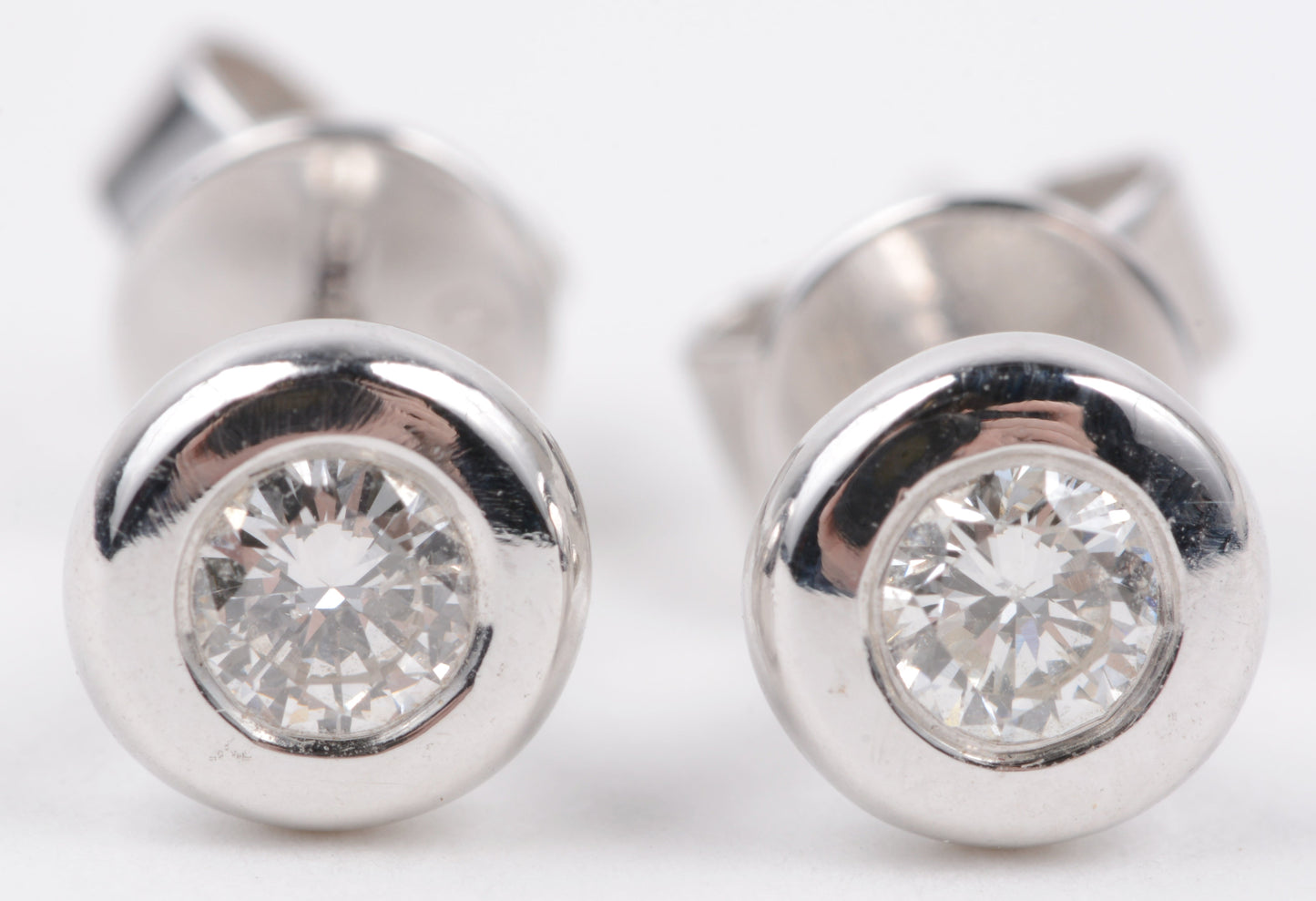 Pendientes de punta de luz cebolla en oro blanco de 18k y 2 diamantes naturales de 0,50 ct