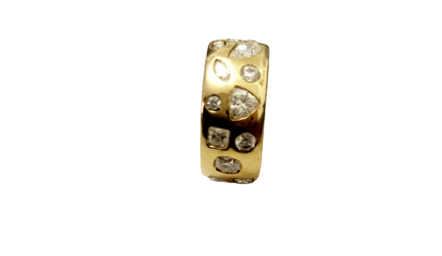 anello fantasy  in oro giallo 18k con diamanti naturali varie misure e forme 4 ct