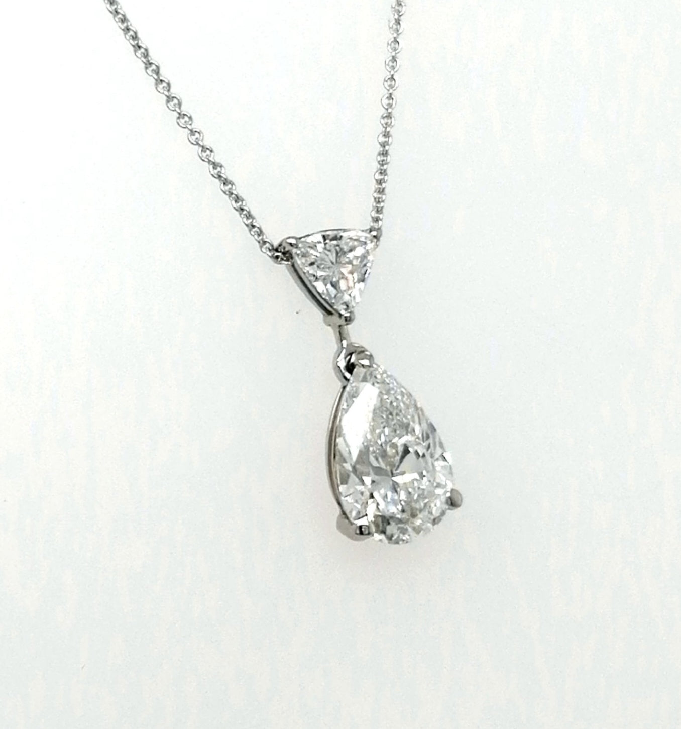 Collana in oro bianco e diamanti naturali 0.70ct