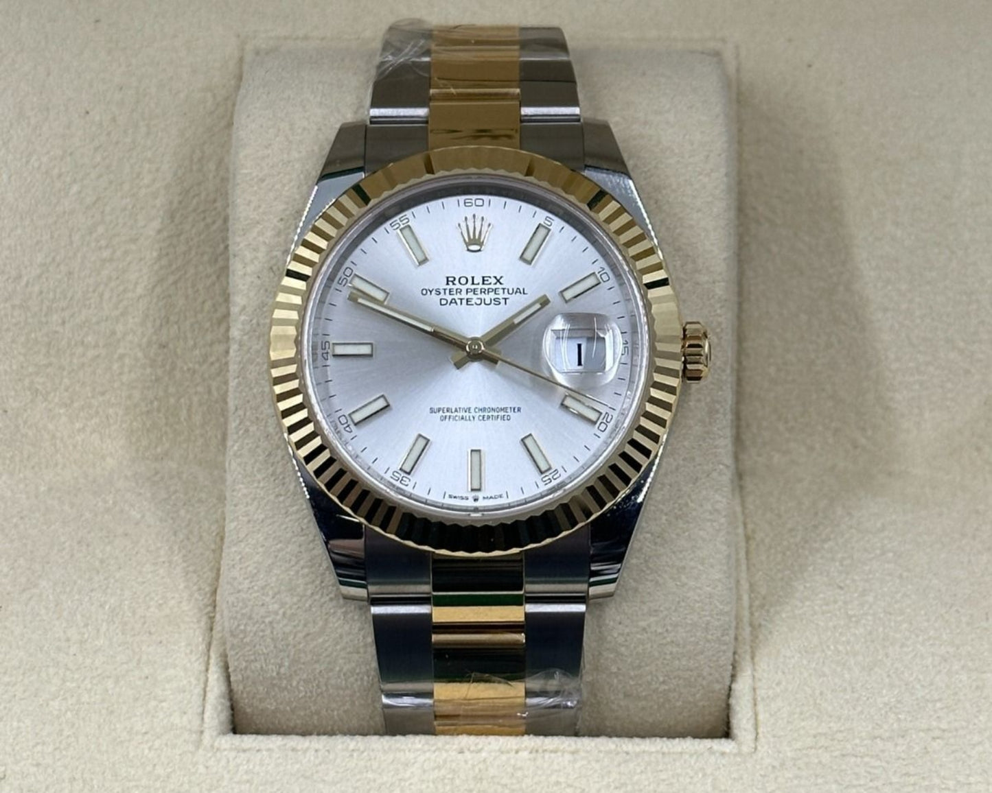 Rolex Datejust 41 - Silver dial, fluted bezel, oyster bracelet