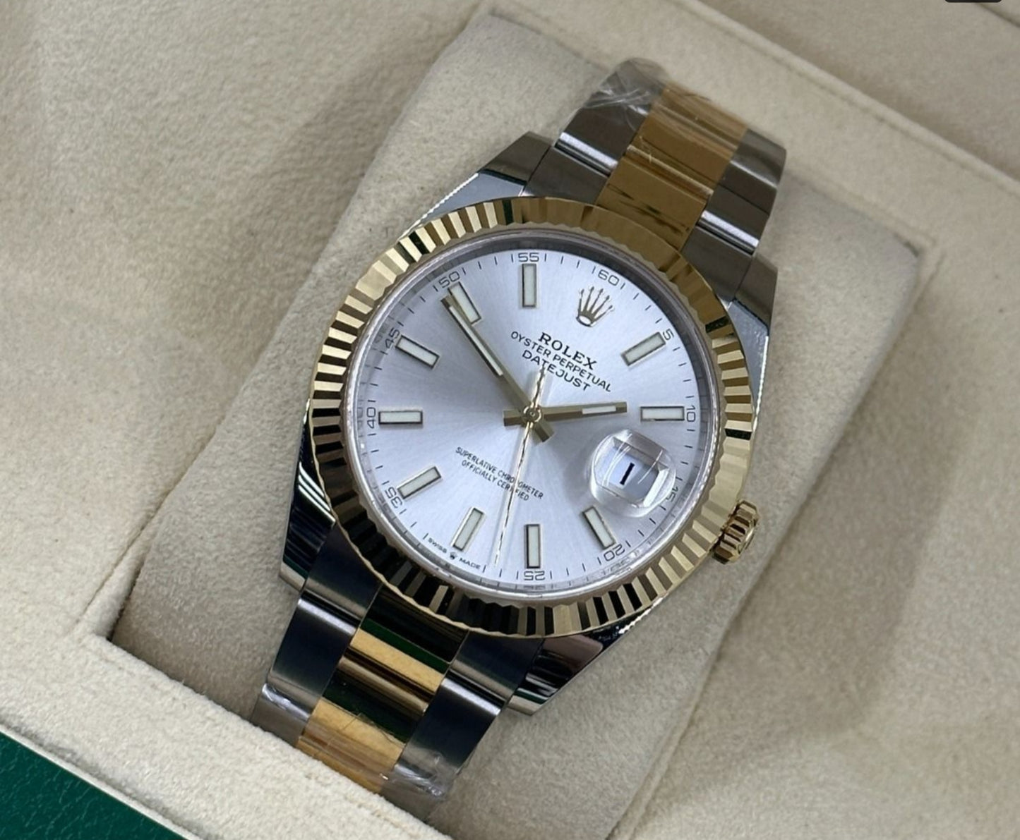 Rolex Datejust 41 - Silver dial, fluted bezel, oyster bracelet