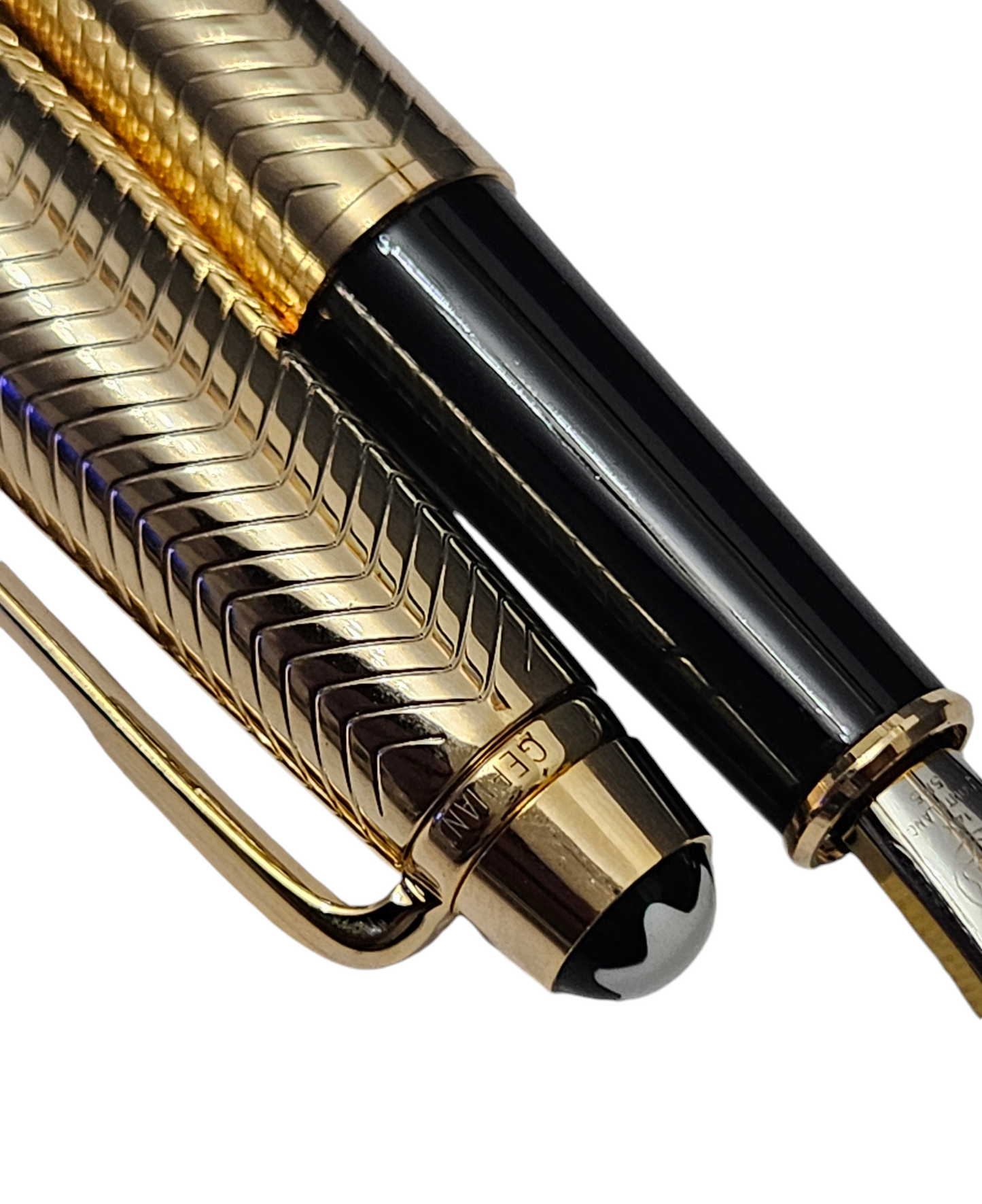 PLUMA ESTILOGRÁFICA MONTBLANC BAÑADA EN ORO MEISTERSTÜCK 